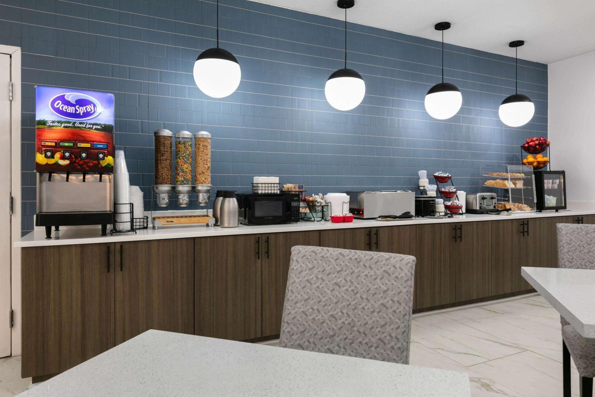 La Quinta Inn & Suites By Wyndham Ft Worth-Burleson Dış mekan fotoğraf